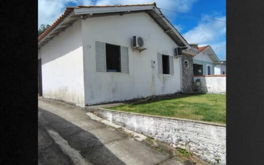 Casa com 3 dormitórios sendo 2 suítes no bairro Vila Flor em Capivari de Baixo