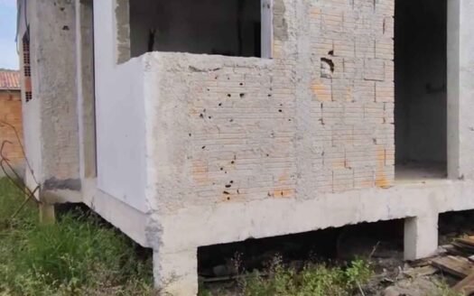Casa com obras já iniciada entrada 35.000 + Parcelas