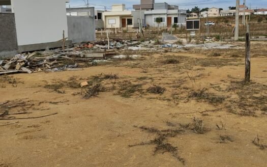 Terreno com escritura no Vilaggio das Pedras em Tubarão